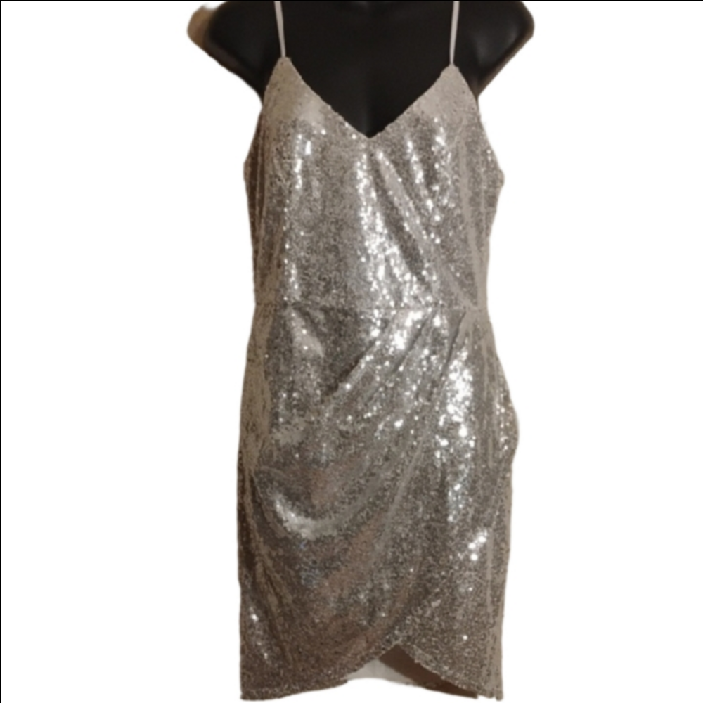 Lulu's Elegant Sequined Silver Dress. Size Medium. Perfect For Summer!
